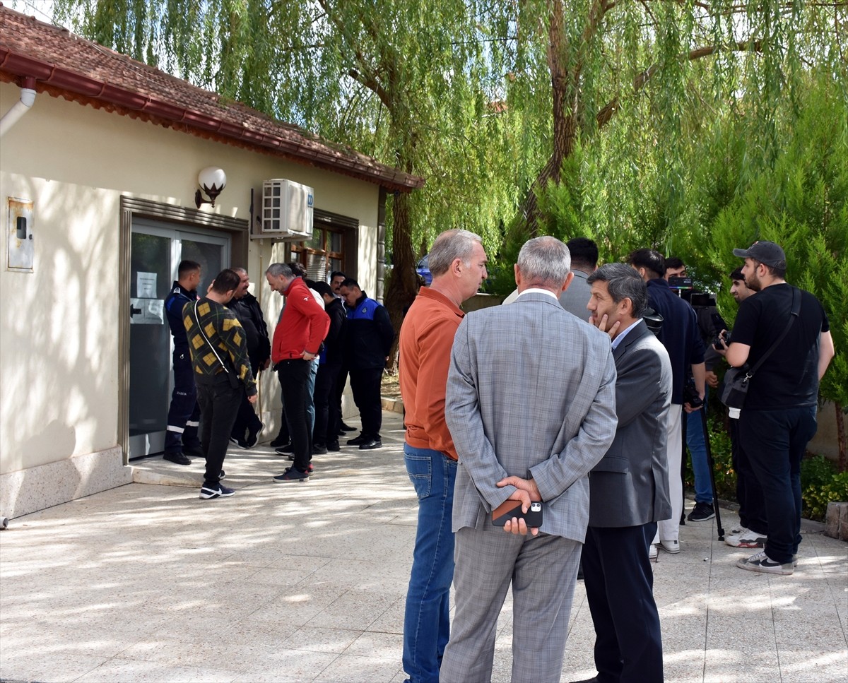 Kırıkkale'de Yahşihan Belediye Başkanı Ahmet Sungur'un "icbar yoluyla irtikap" soruşturması...