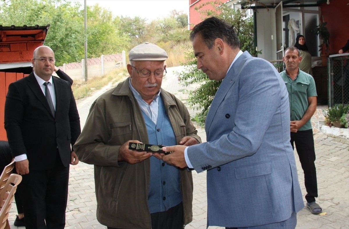 Kırklareli'nde denetimli serbestlik tedbirlerinden yararlanan yükümlüler, şehit Uzman Çavuş Anıl...