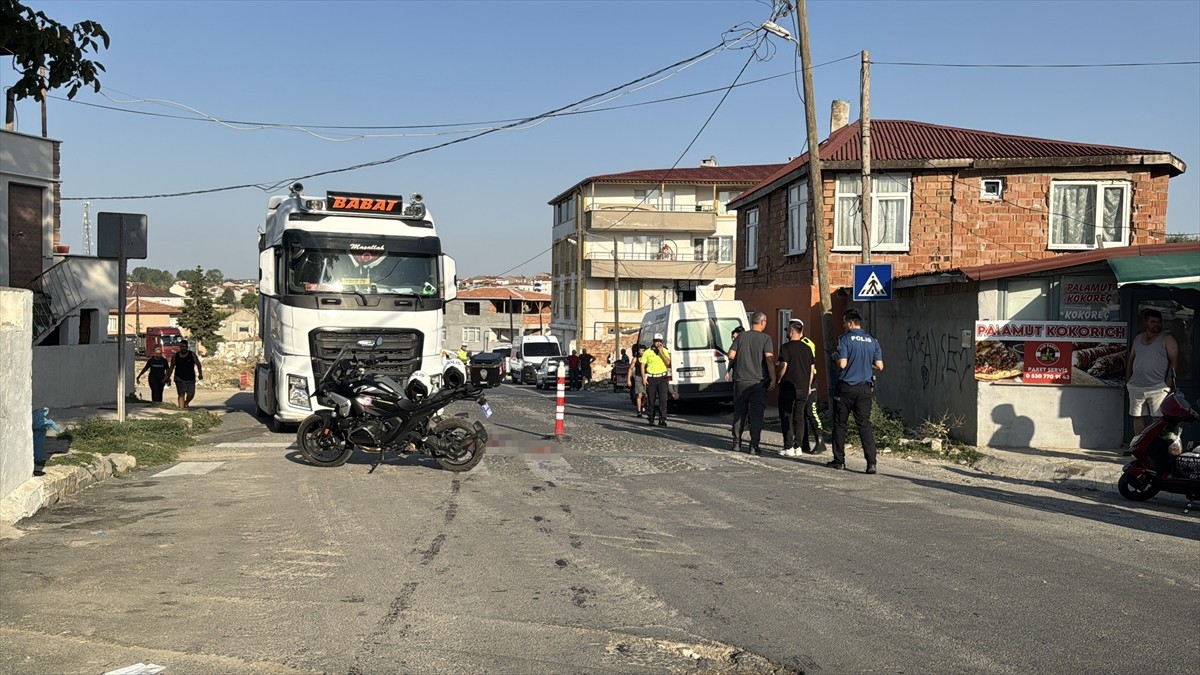 Kırklareli'nde yolun karşısına geçtiği sırada tırın çarptığı kadın ağır yaralandı.