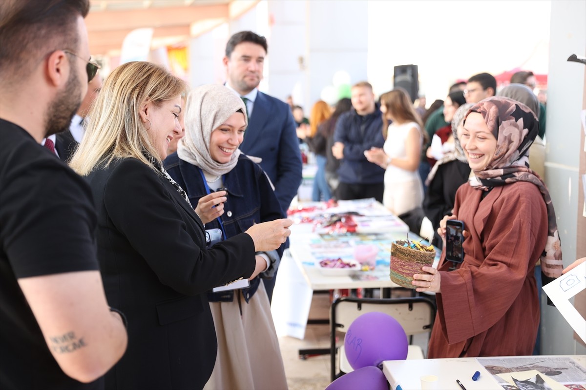Kırklareli Üniversitesi Rektörü Prof. Dr. Rengin Ak, Kayalı Yerleşkesi'nde düzenlenen "Öğrenci...