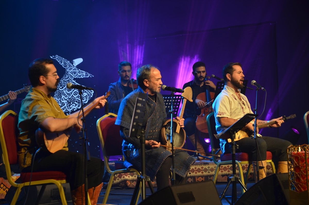 Konya'da düzenlenen 22. Uluslararası Konya Mistik Müzik Festivali, ikinci gününde düzenlenen...