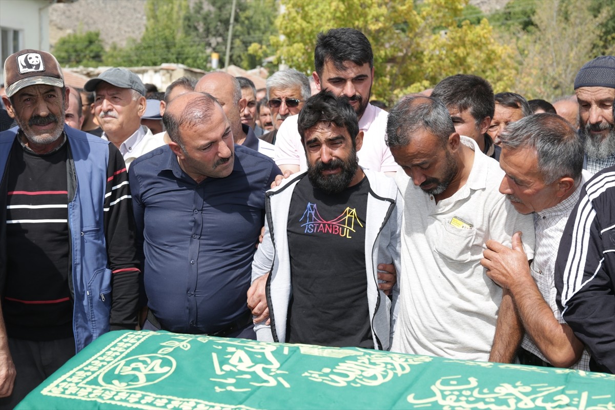 Konya'nın Halkapınar ilçesinde meydana gelen trafik kazasında yaşamını yitiren 3 yaşındaki ikiz...