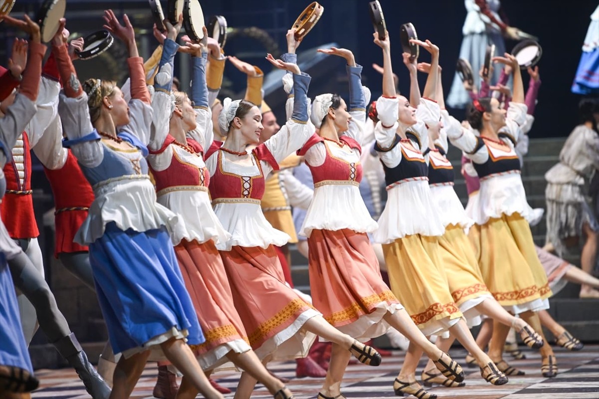 Kültür ve Turizm Bakanı Mehmet Nuri Ersoy, İstanbul Kültür Yolu Festivali kapsamında Atatürk...