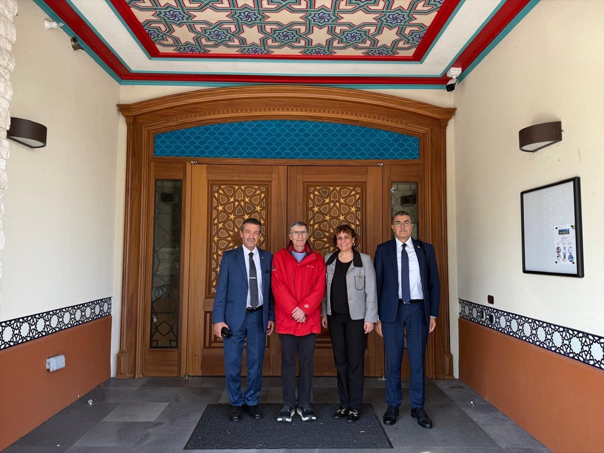 Kuzey Kıbrıs Türk Cumhuriyeti (KKTC) Dışişleri Bakanı Tahsin Ertuğruloğlu (solda), daha önce...