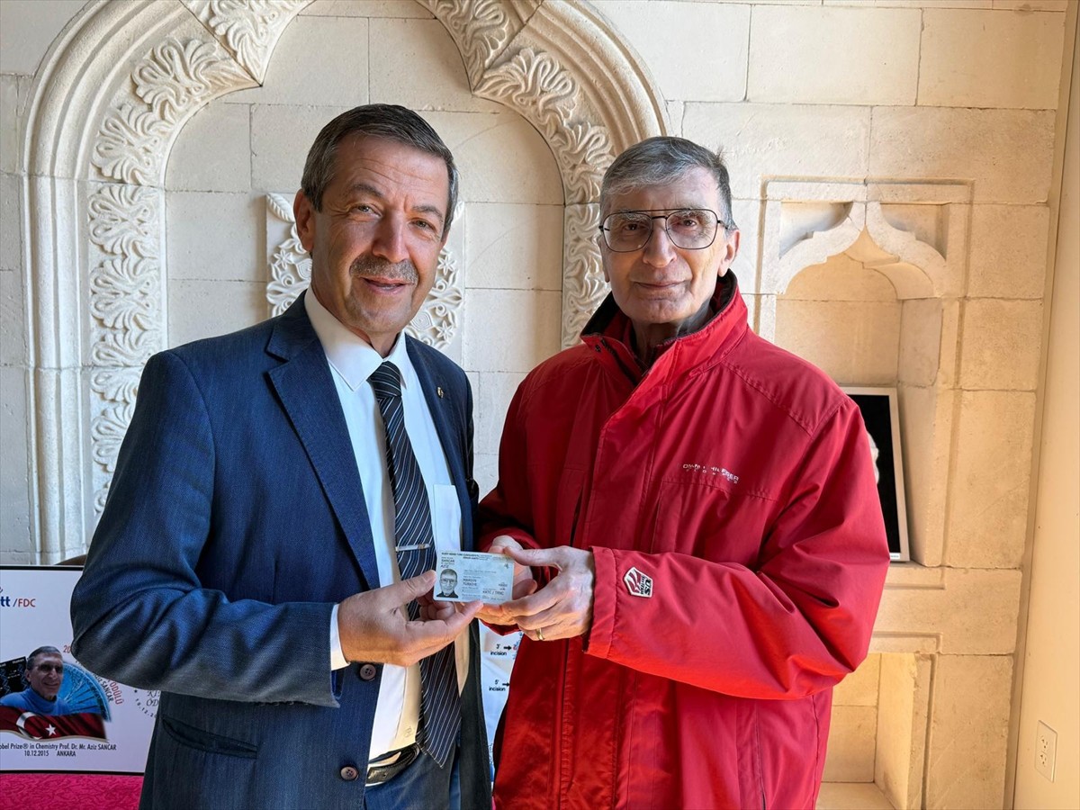 Kuzey Kıbrıs Türk Cumhuriyeti (KKTC) Dışişleri Bakanı Tahsin Ertuğruloğlu (solda), daha önce...