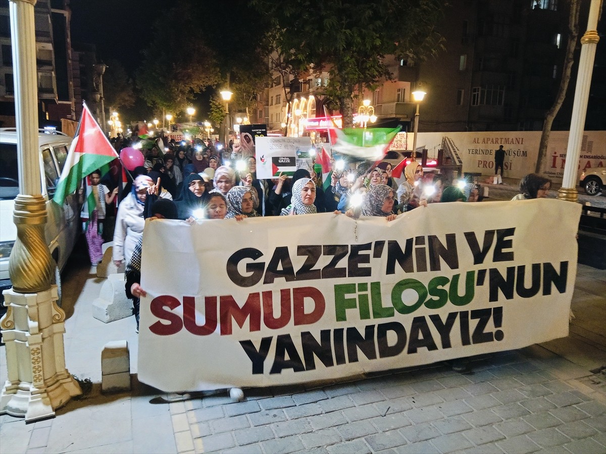 Malatya'da vatandaşlar, İsrail'in Gazze'deki soykırımını protesto etmek üzere yürüyüş...