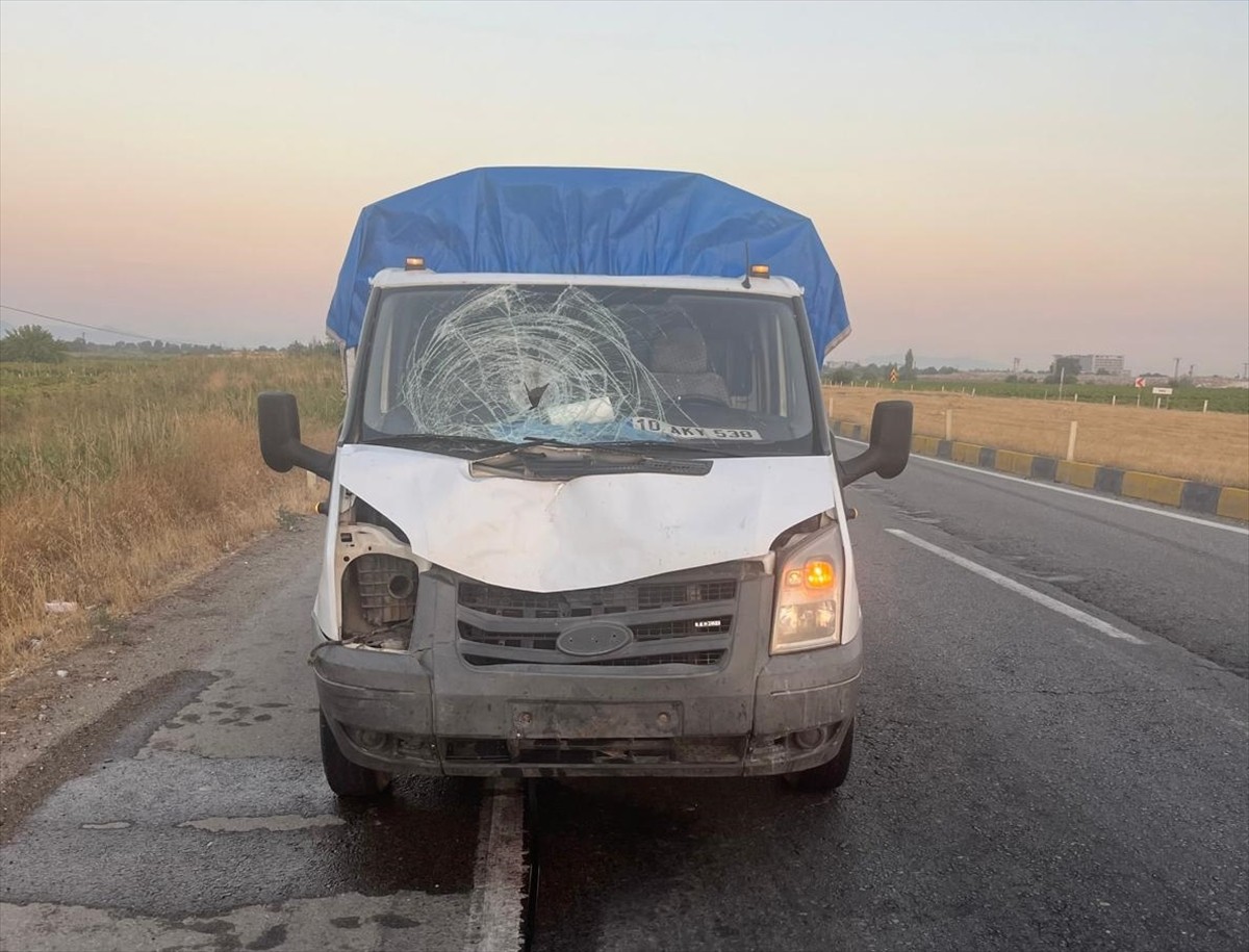 Manisa'nın Salihli ilçesinde kamyonetin çarptığı bisikletin sürücüsü öldü.