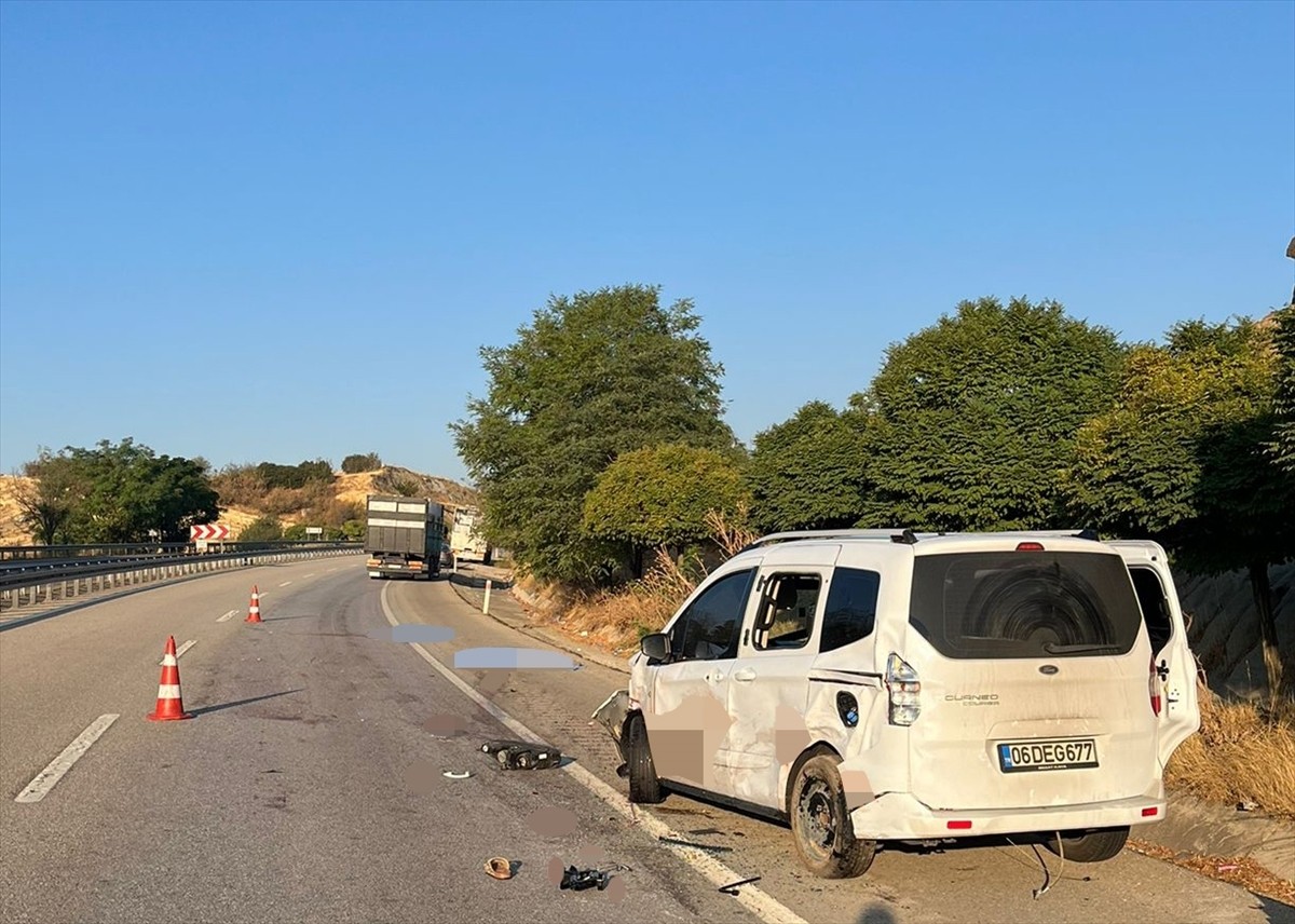 Manisa Kula'da İzmir-Ankara yolunun Ortaköy Mahallesi geçişinde sabah saatlerinde Seydoş K'nin...