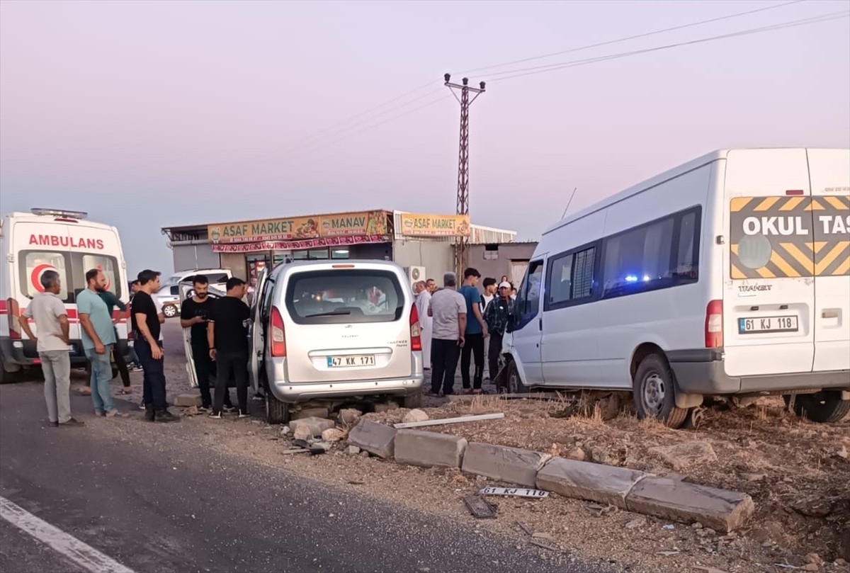 Mardin'in Kızıltepe ilçesinde 3 aracın karıştığı zincirleme trafik kazasında 5'i çocuk 9 kişi...