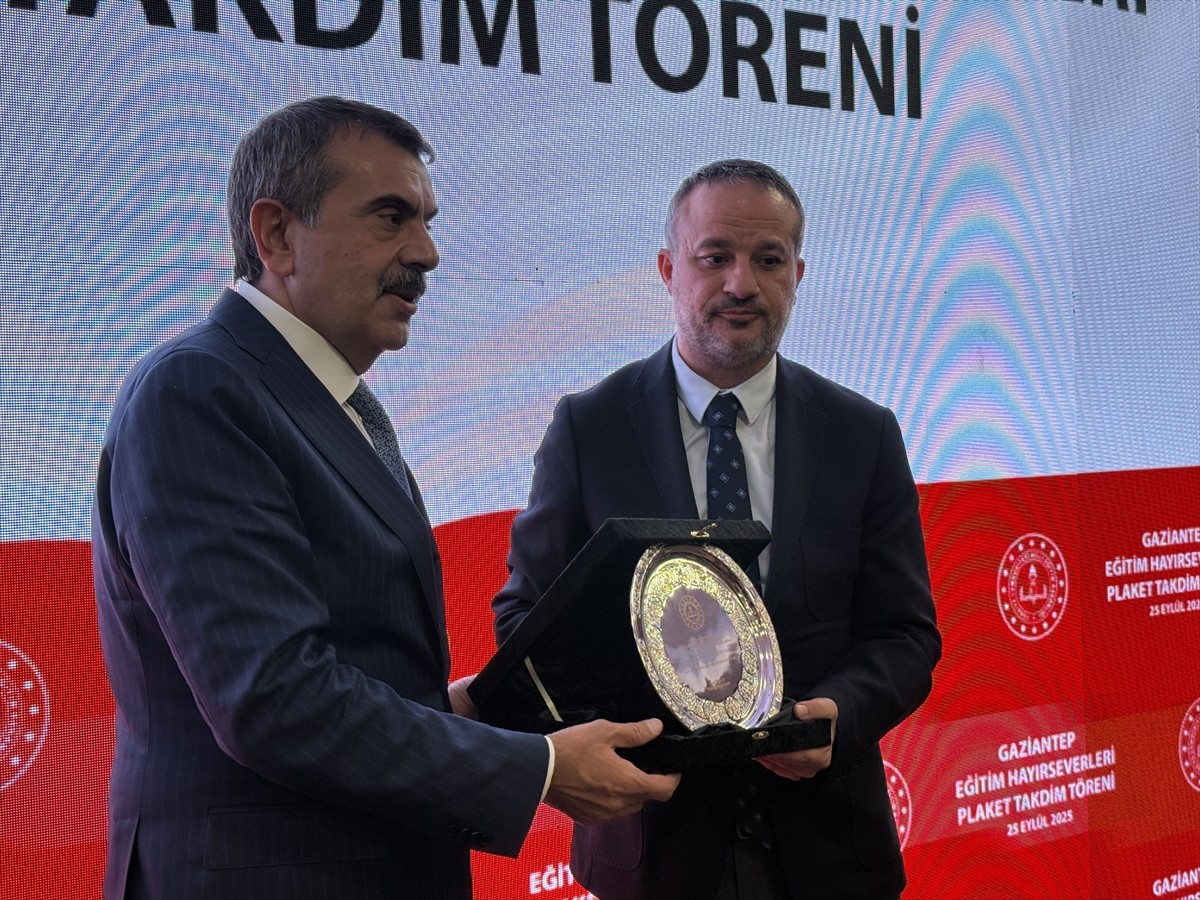 Milli Eğitim Bakanı Yusuf Tekin, Gaziantep'te eğitime katkı sunan hayırseverlerle bir araya...