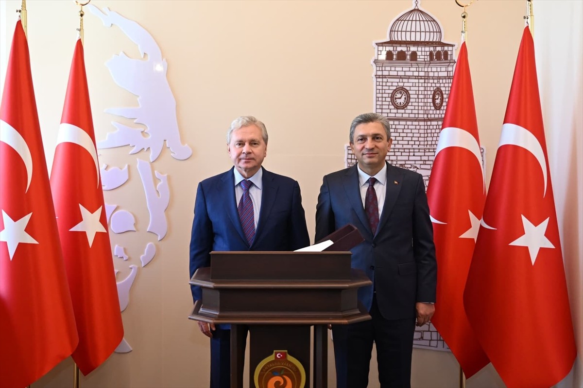 Moskova Hükümet Bakanı ve Dış, Ekonomik ve Uluslararası İlişkiler Departmanı Başkanı Sergey...