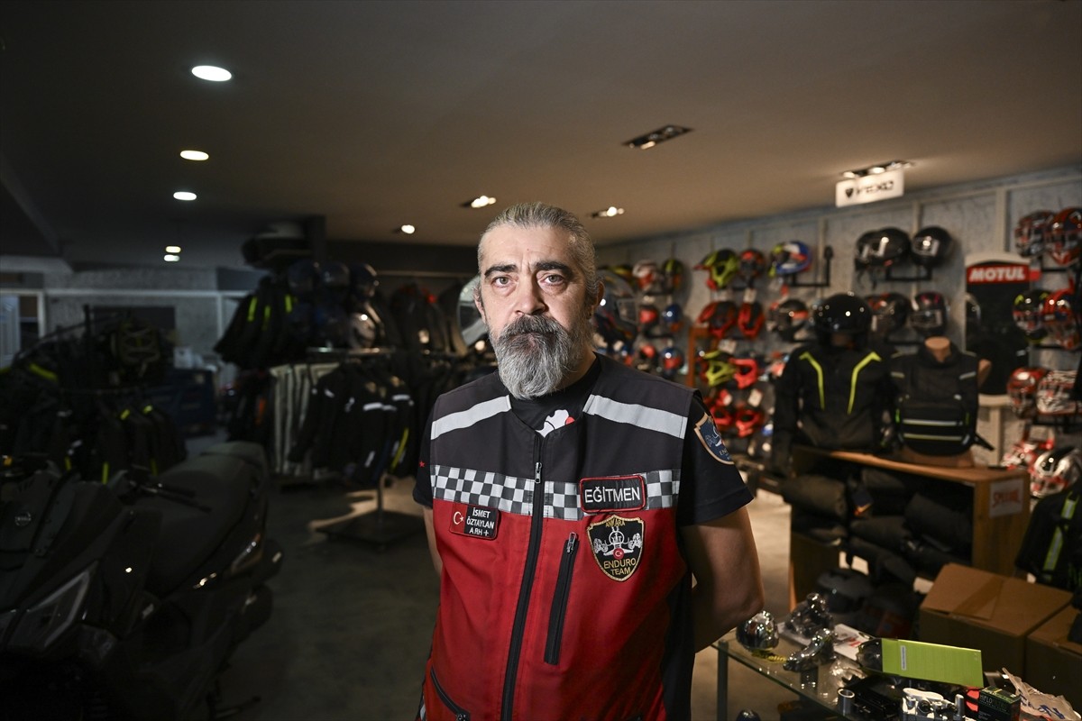 Motosiklet kullanıcıları için yalnızca kask zorunluluğu yeterli görülmezken bu araçlara tam...