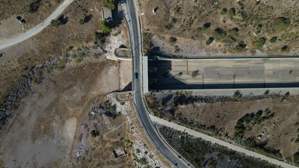 Muğla'nın Bodrum ilçesinde içme suyu kaynaklarında yaşanan sıkıntı nedeniyle planlı kesintilere...