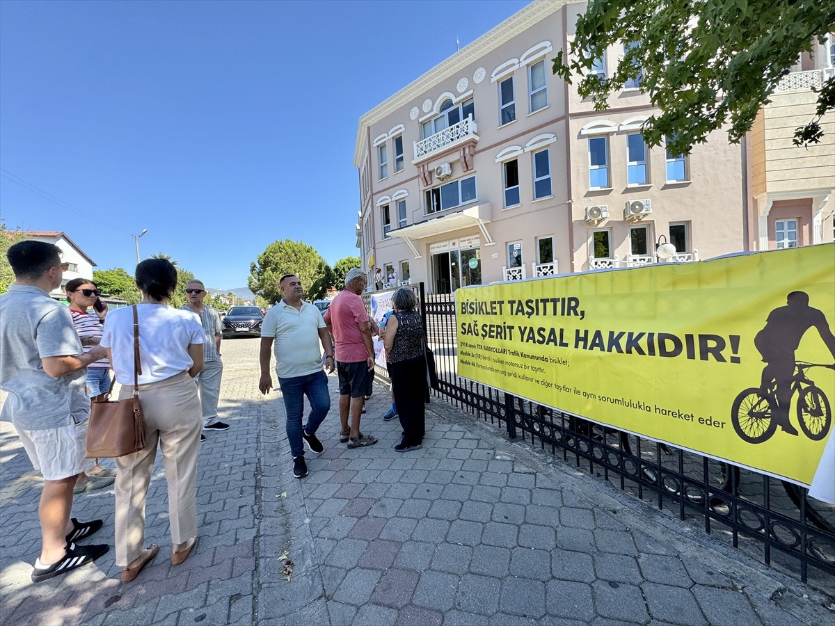 Muğla'nın Fethiye ilçesinde 2 bisikletlinin hayatını kaybettiği, 1 bisikletlinin yaralandığı...