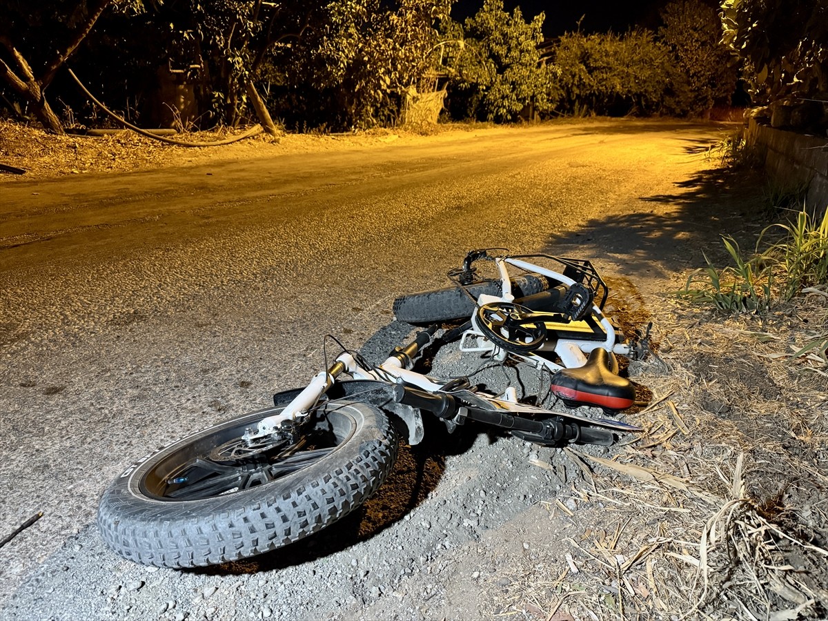 Muğla'nın Fethiye ilçesinde otomobilin çarptığı bisikletin sürücüsü ağır yaralandı.