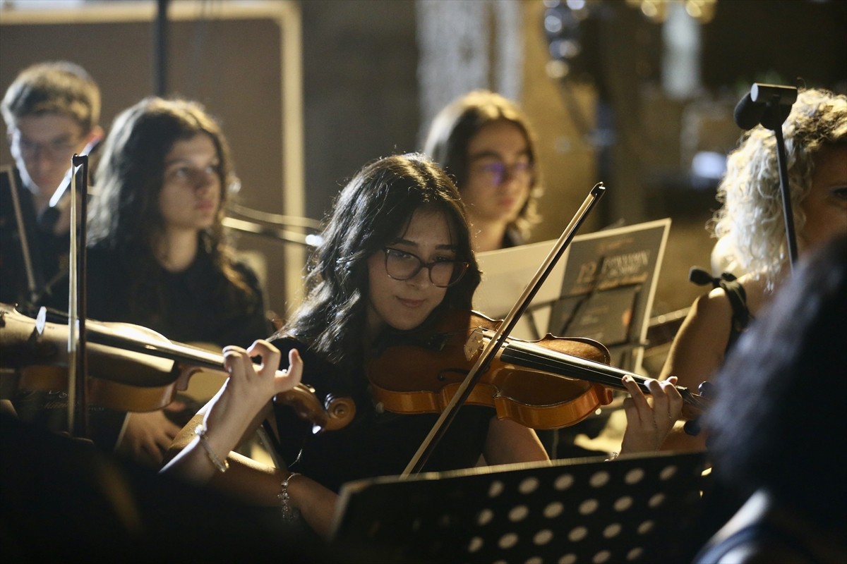 Muğla'nın Fethiye ilçesinde, viyolonsel sanatçısı Benyamin Sönmez'in anısına düzenlenen Benyamin...