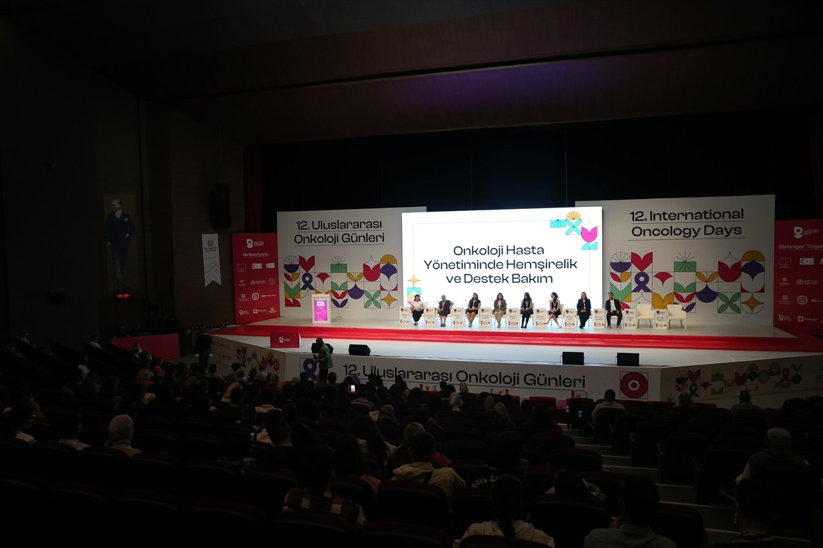 Muş'ta Genç Birikim Derneğince düzenlenen "12. Uluslararası Onkoloji Günleri" etkinliği başladı....