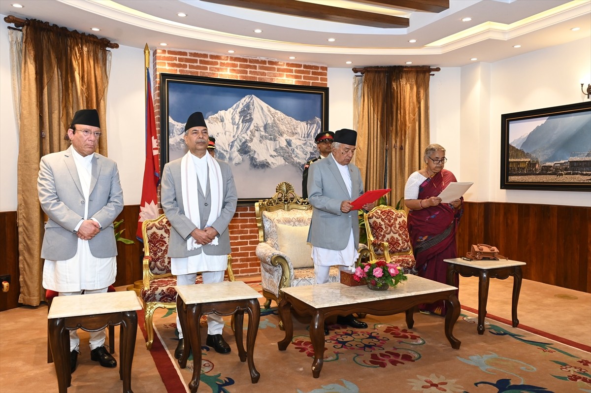 Nepal'de sosyal medyaya erişim yasağı nedeniyle başlayan hükümet karşıtı protestoların ardından...