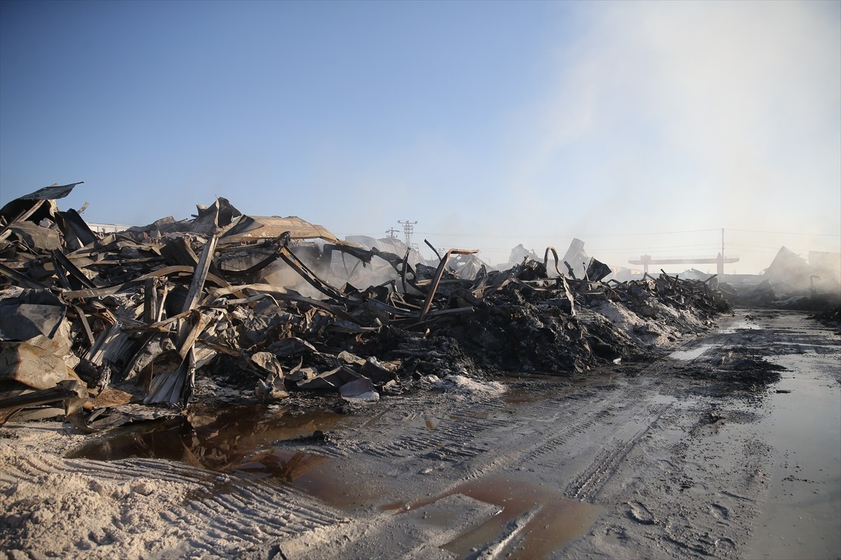 Niğde'de ambalaj fabrikasında çıkan yangın söndürüldü.