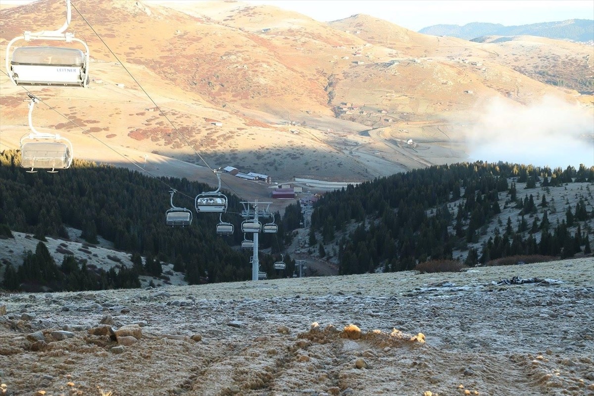 Ordu'nun Kabadüz ilçesindeki Çambaşı Yaylası'nda doğasıyla öne çıkan kayak merkezinde yeni sezon...