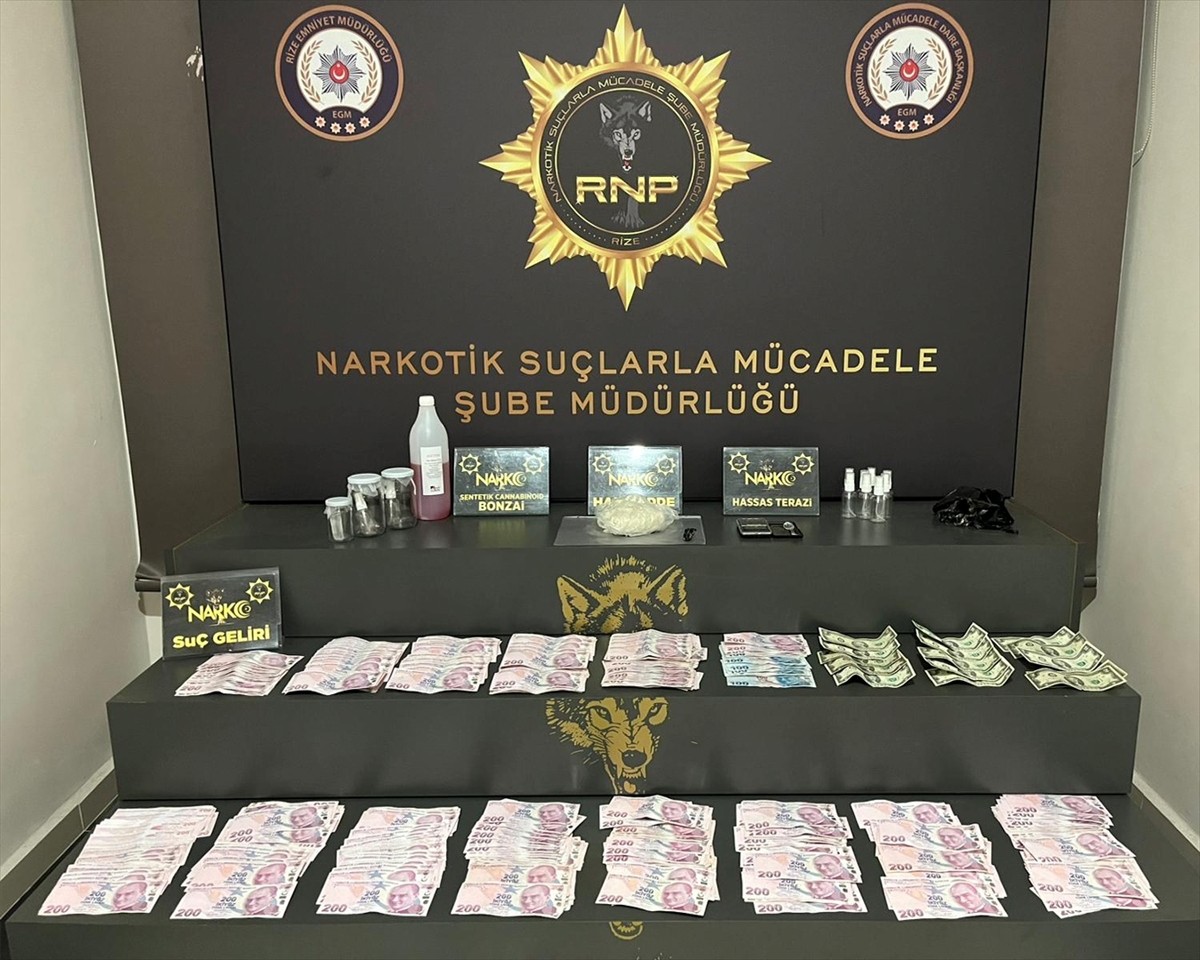 Rize'de düzenlenen uyuşturucu operasyonunda gözaltına alınan 14 şüpheliden 10'u tutuklandı....