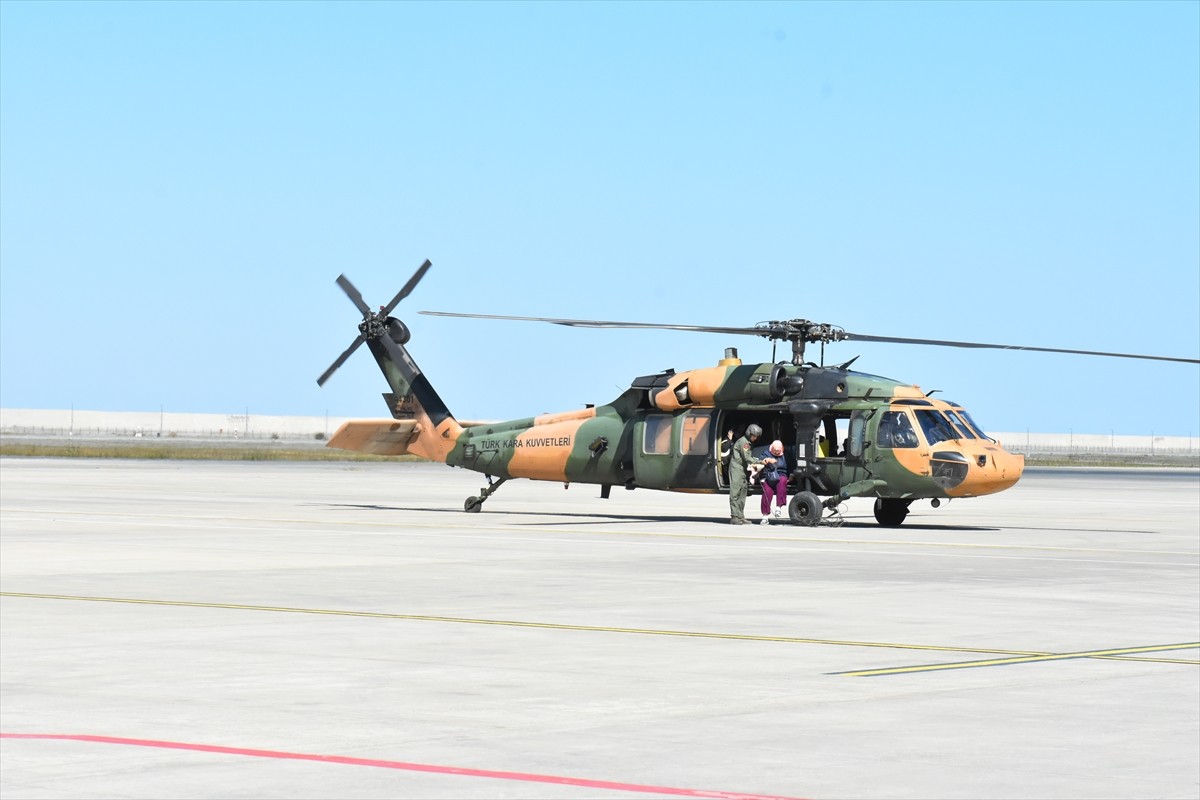 Rize Valiliği, kentte etkili olan yoğun yağışlar sonrası Ayder Turizm Merkezi'nde mahsur kalan...