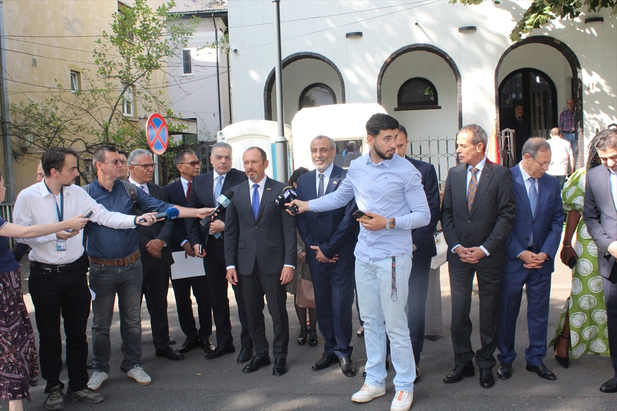 Romanya'nın başkenti Bükreş'te bir araya gelen İslam İşbirliği Teşkilatı (İİT) üye ülkelerinin...