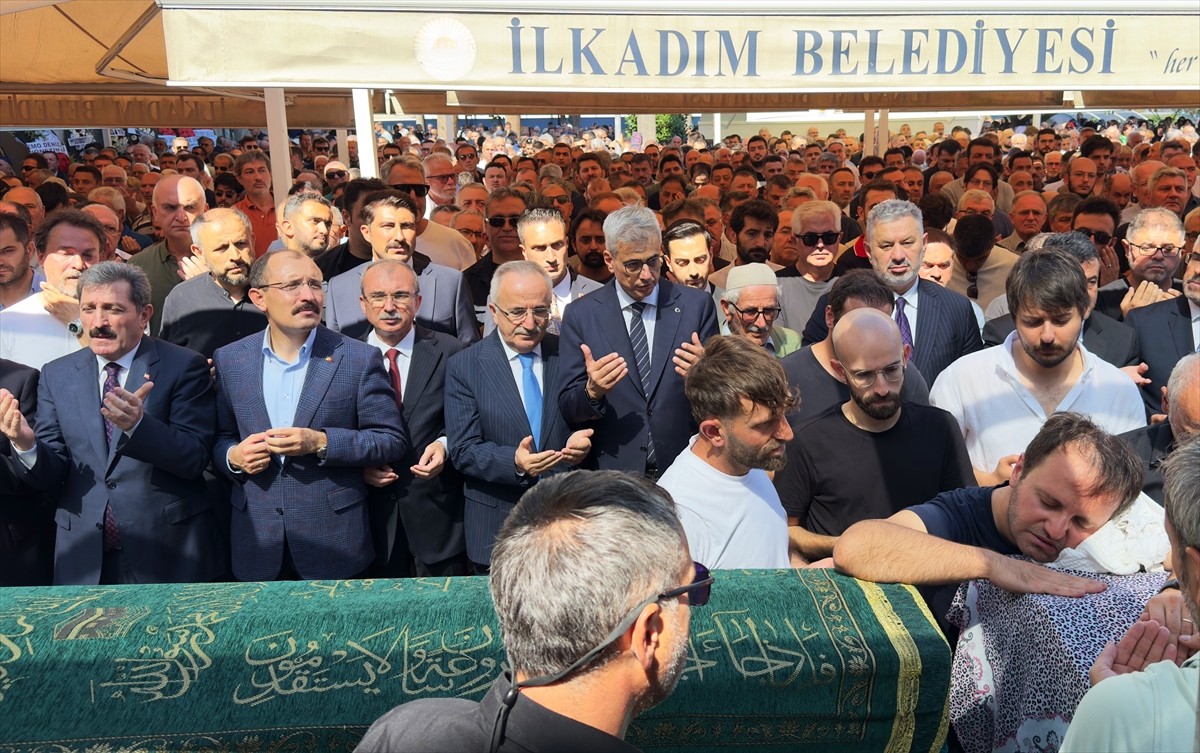 Sağlık Bakanı Kemal Memişoğlu, Samsun'da nehre düşen otomobilde yaşamını yitiren kadın ile oğlunun...