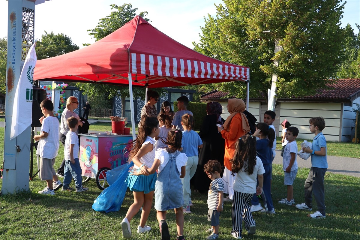 Sakarya İnsan Hak ve Hürriyetleri (İHH) İnsani Yardım Derneğince, yeni eğitim öğretim yılı...