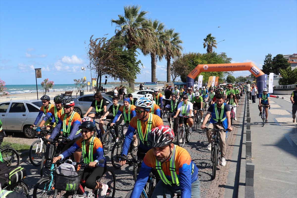 Samsun'da, Avrupa Hareketlilik Haftası kapsamında "Arabasız Gün Etkinliği" gerçekleştirildi....
