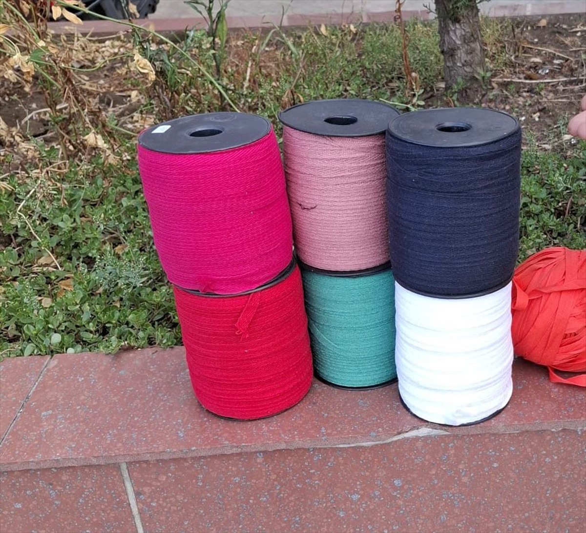 Samsun'un İlkadım ilçesinde iplik rulolarının içine gizlenmiş 204,07 gram sentetik uyuşturucu ele...