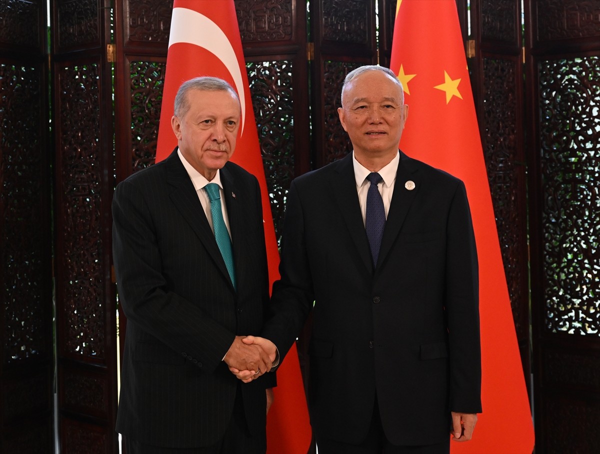 Şanghay İşbirliği Örgütünün 25. Devlet Başkanları Konseyi Zirvesi için bulunduğu Çin'in Tiencin...