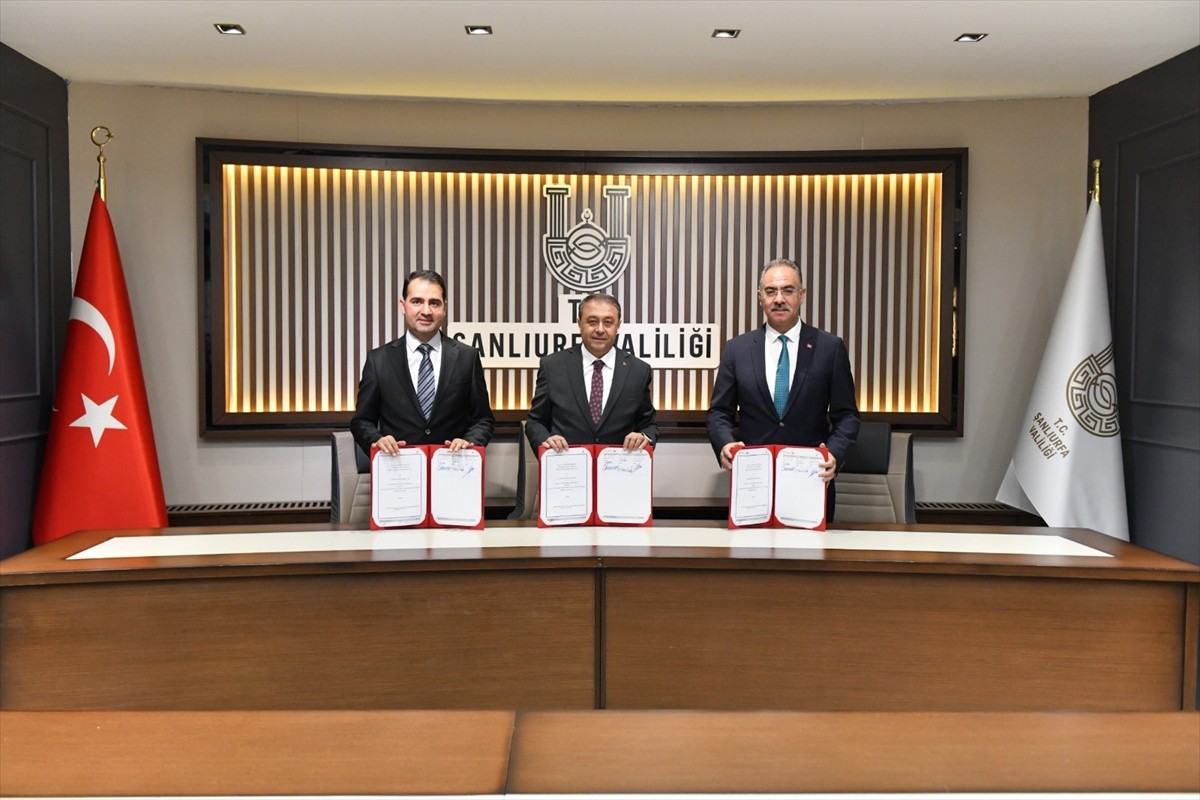 Şanlıurfa'nın simgelerinden tarihi Balıklıgöl Yerleşkesi, "Balıklıgöl Çevresinin Yenilenebilir...