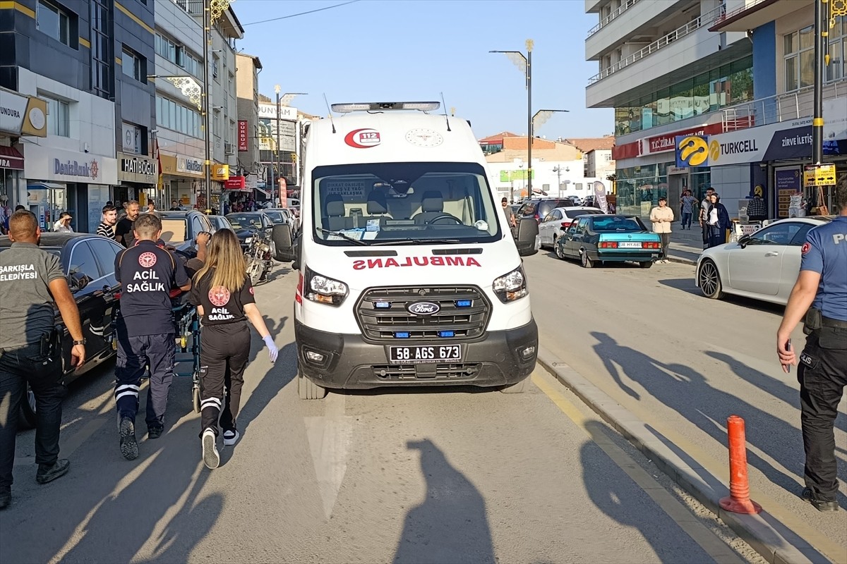 Sivas'ın Şarkışla ilçesinde bir kişi motosiklet kazasında yaralandı. Olay yerine sağlık ekipleri...