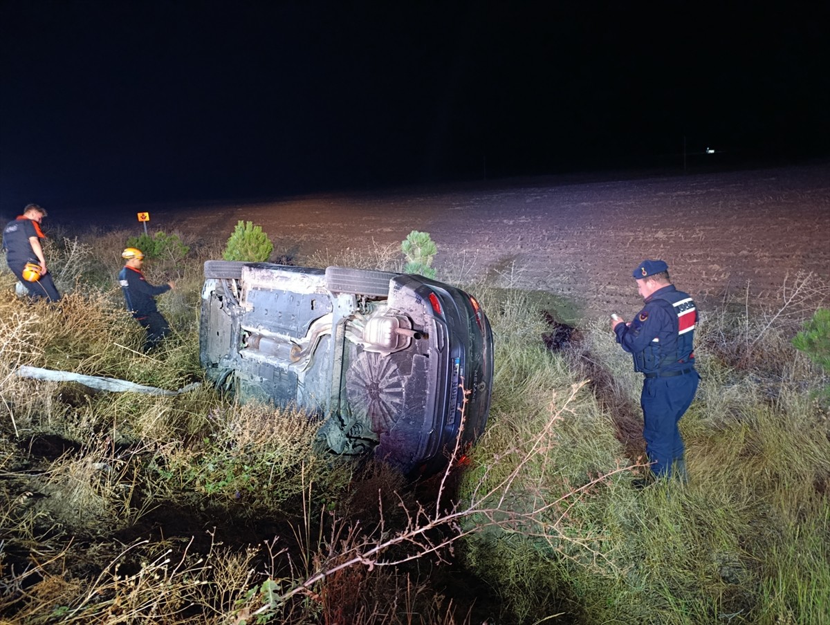 Sivas'ın Şarkışla ilçesinde otomobilin şarampole devrilmesi sonucu 5 kişi yaralandı. İhbar üzerine...