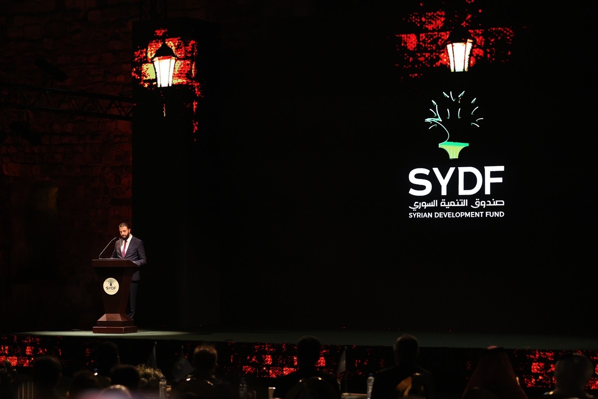 Suriye'nin başkenti Şam'da, Cumhurbaşkanı Ahmed Şara ve iş insanlarının katılımıyla ülkenin...