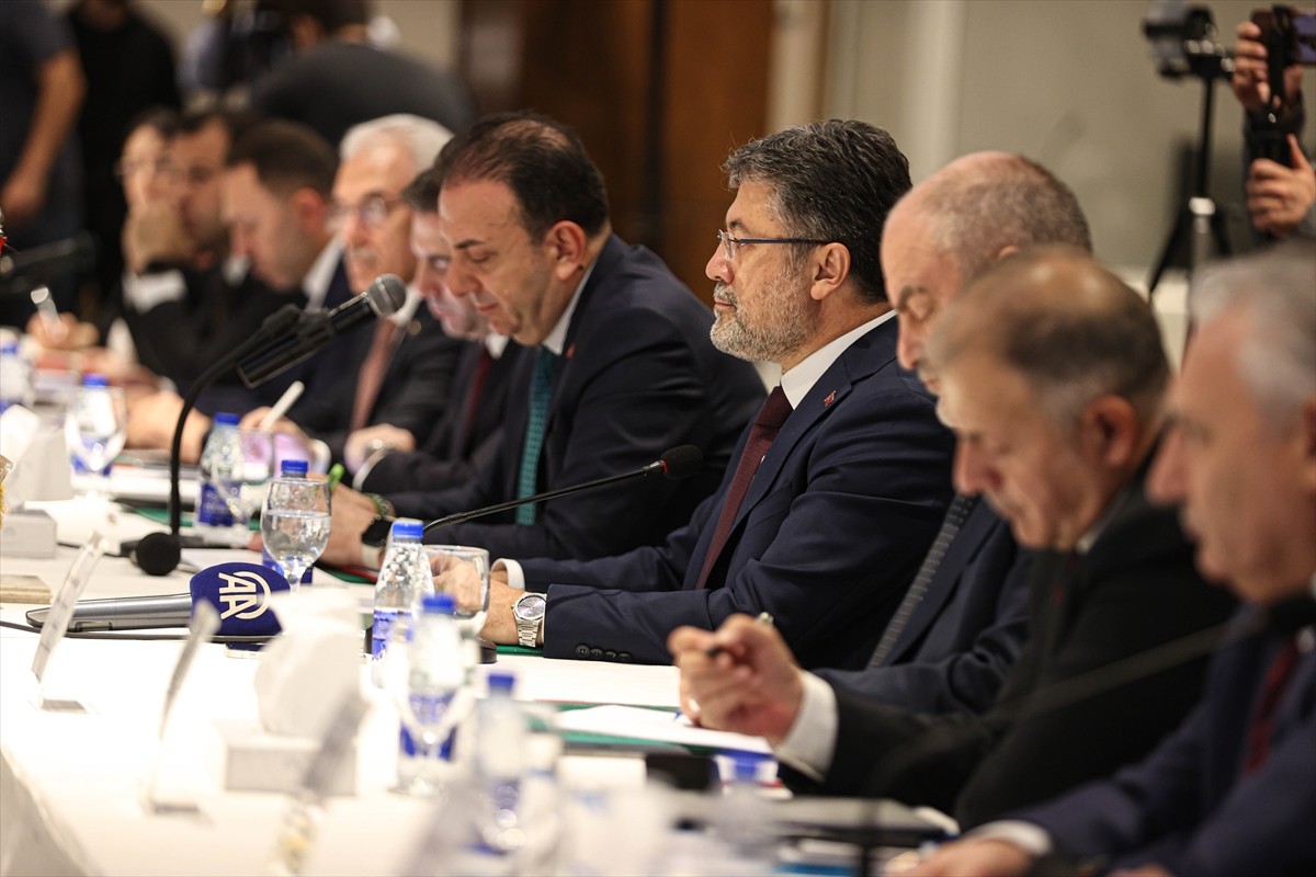 Suriye'nin başkenti Şam'da resmi temaslarda bulunan Tarım ve Orman Bakanı İbrahim Yumaklı...