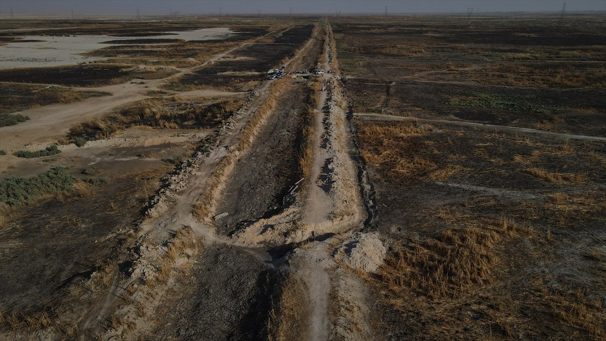 Suriye'nin başkenti Şam'ın Ateybe bölgesinde yaklaşık 100 muhalif savaşçıya ait olduğu...