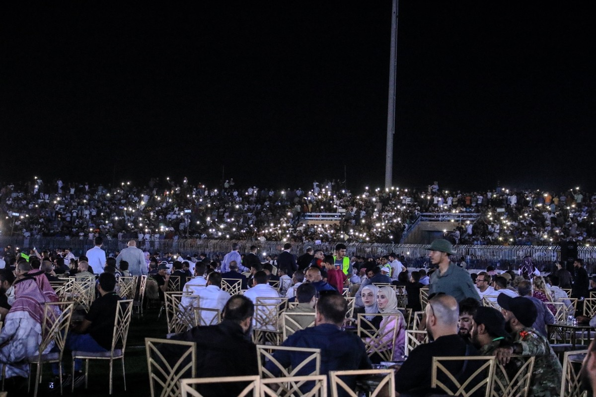 Suriye'nin kuzeydoğusundaki Deyrizor ilinin yeniden imarı için düzenlenen bağış kampanyasında 26...