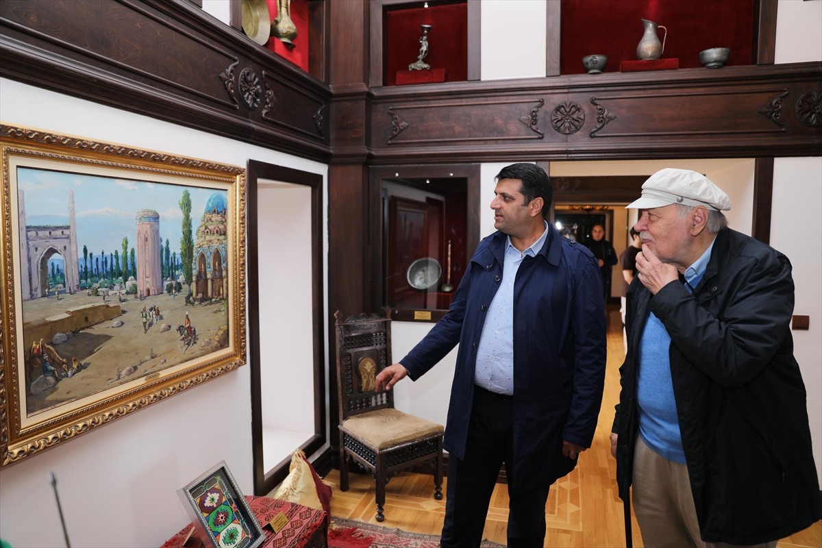 Tarihçi, yazar ve akademisyen Prof. Dr. İlber Ortaylı, Azerbaycan'a bağlı Nahçıvan Özerk...