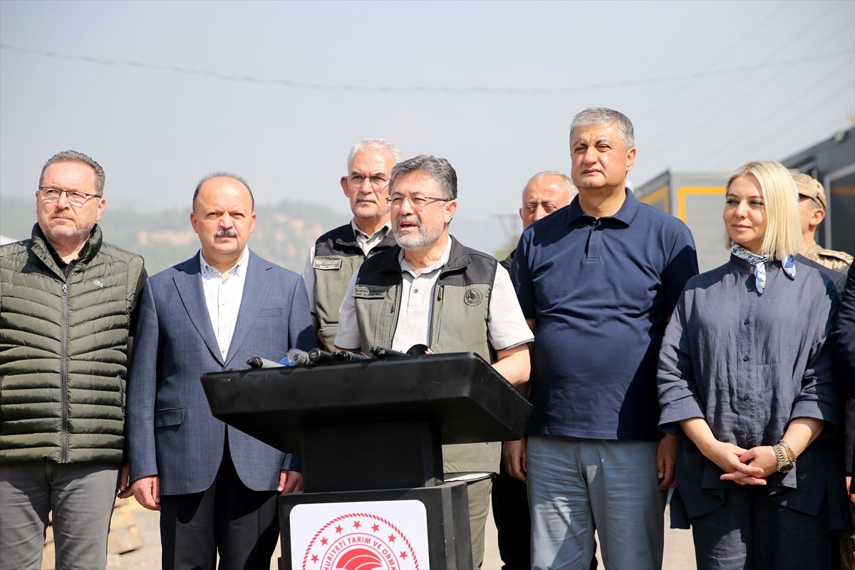 Tarım ve Orman Bakanı İbrahim Yumaklı, orman yangınlarına ilişkin Karabük'ün Safranbolu ilçesine...