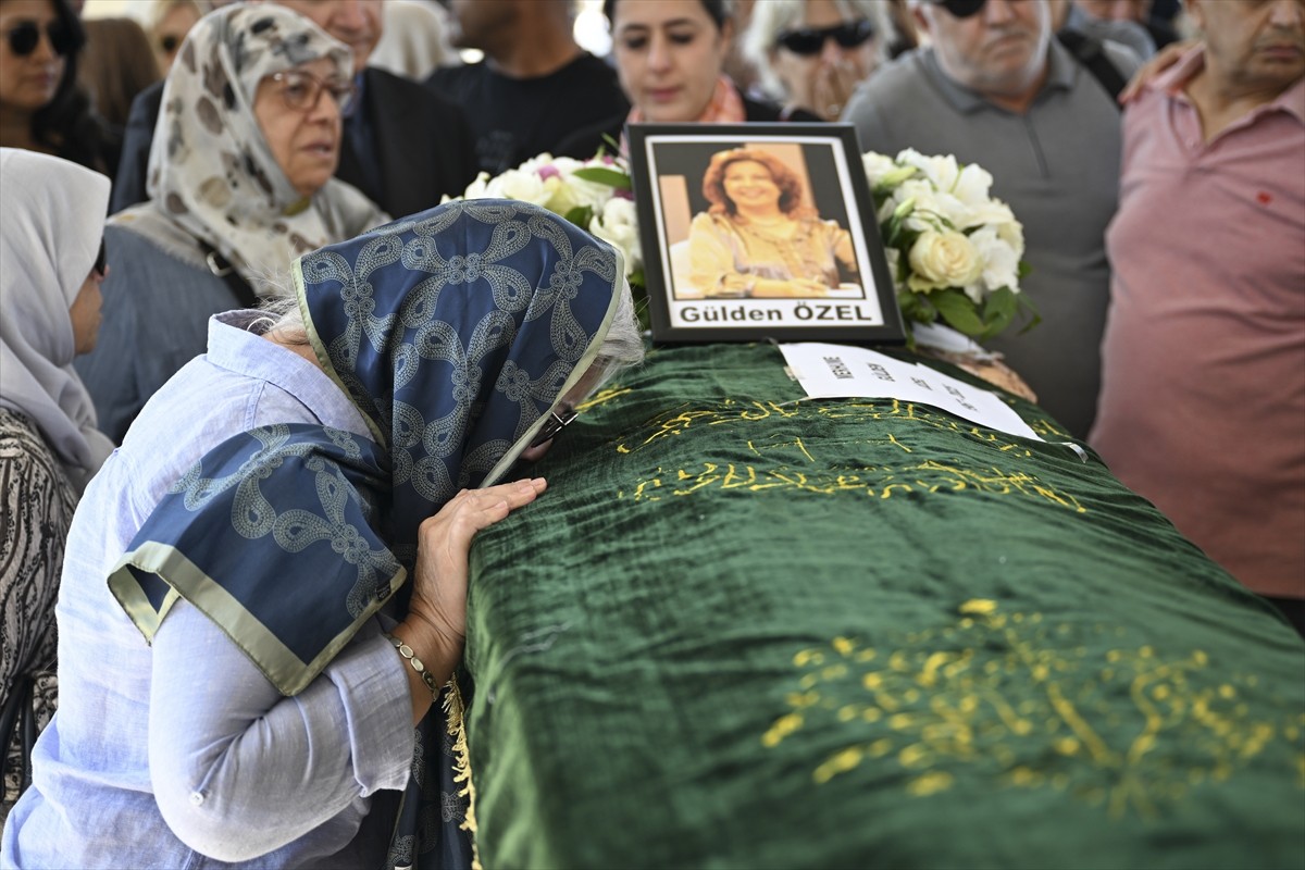 Tedavi gördüğü hastanede hayatını kaybeden Türkiye Radyo Televizyon Kurumu (TRT) spikeri Gülden...