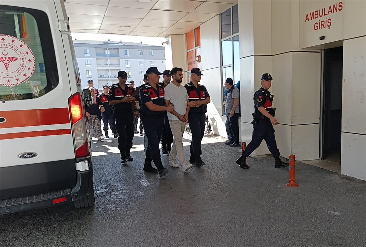 Tekirdağ'ın Çerkezköy ilçesinde babasını öldürdüğü iddiasıyla oğlu tutuklandı.