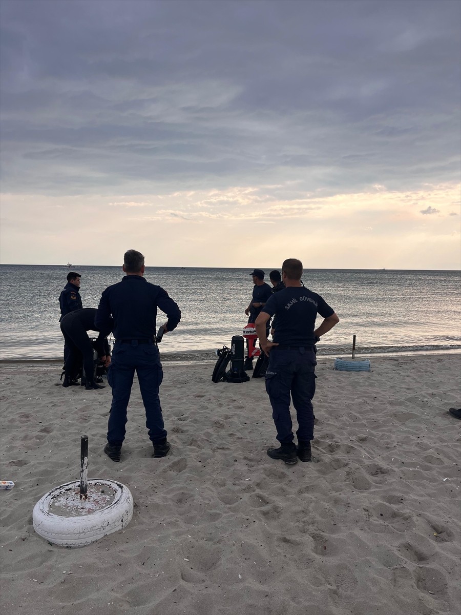 Tekirdağ'ın Marmaraereğlisi ilçesinde denizde kaybolan 54 yaşındaki kadını arama çalışmaları 4...
