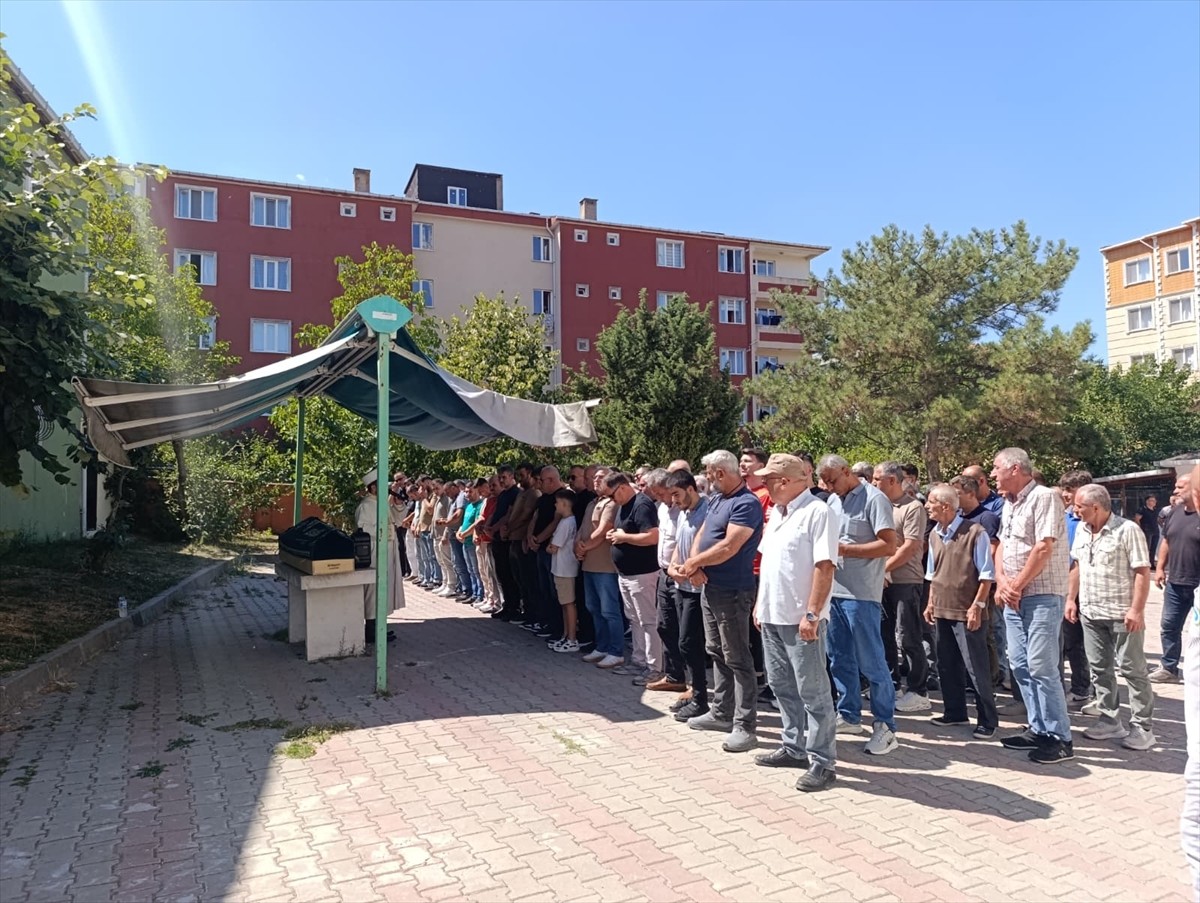 Tekirdağ’ın Kapaklı ilçesinde otomobilde uğradığı silahlı saldırı sonucu hayatını kaybeden M.U'nun...
