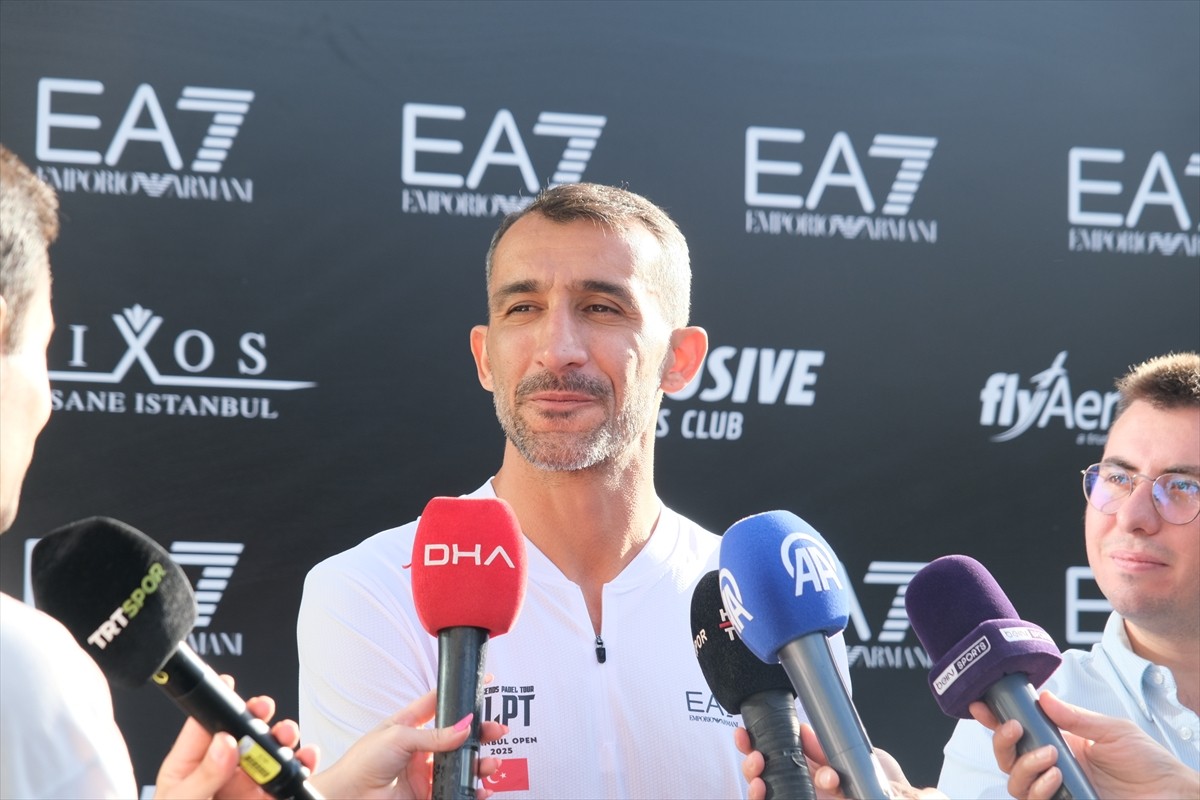 Teknik direktör Mehmet Topal, Rixos Tersane'de düzenlenen Dünya Efsaneler Padel Turnuvası'nın...