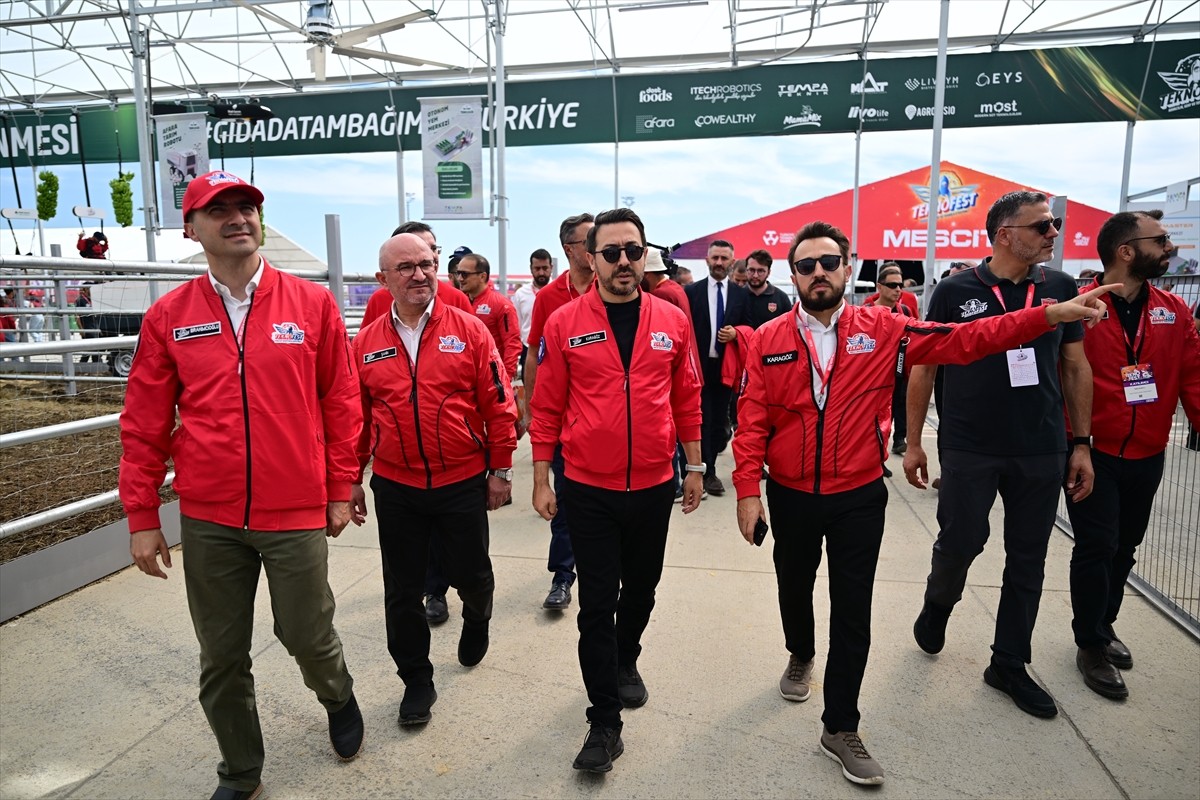 TEKNOFEST İstanbul'da "akıllı tarım" teknolojileriyle öne çıkan Tarım Teknolojileri Kümelenmesi'ni...