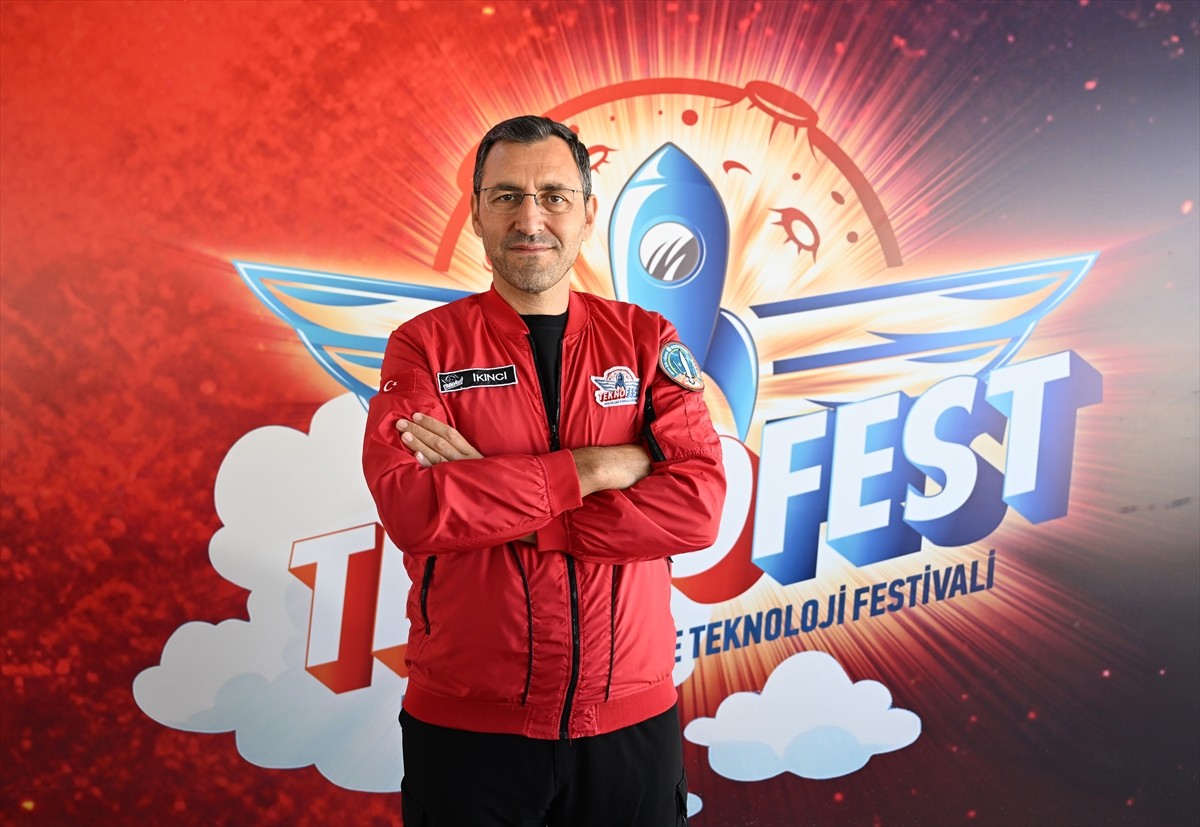 TEKNOFEST Roket Yarışması, bu yıl da genç mühendis adaylarının heyecanına sahne oluyor. Sanayi ve...