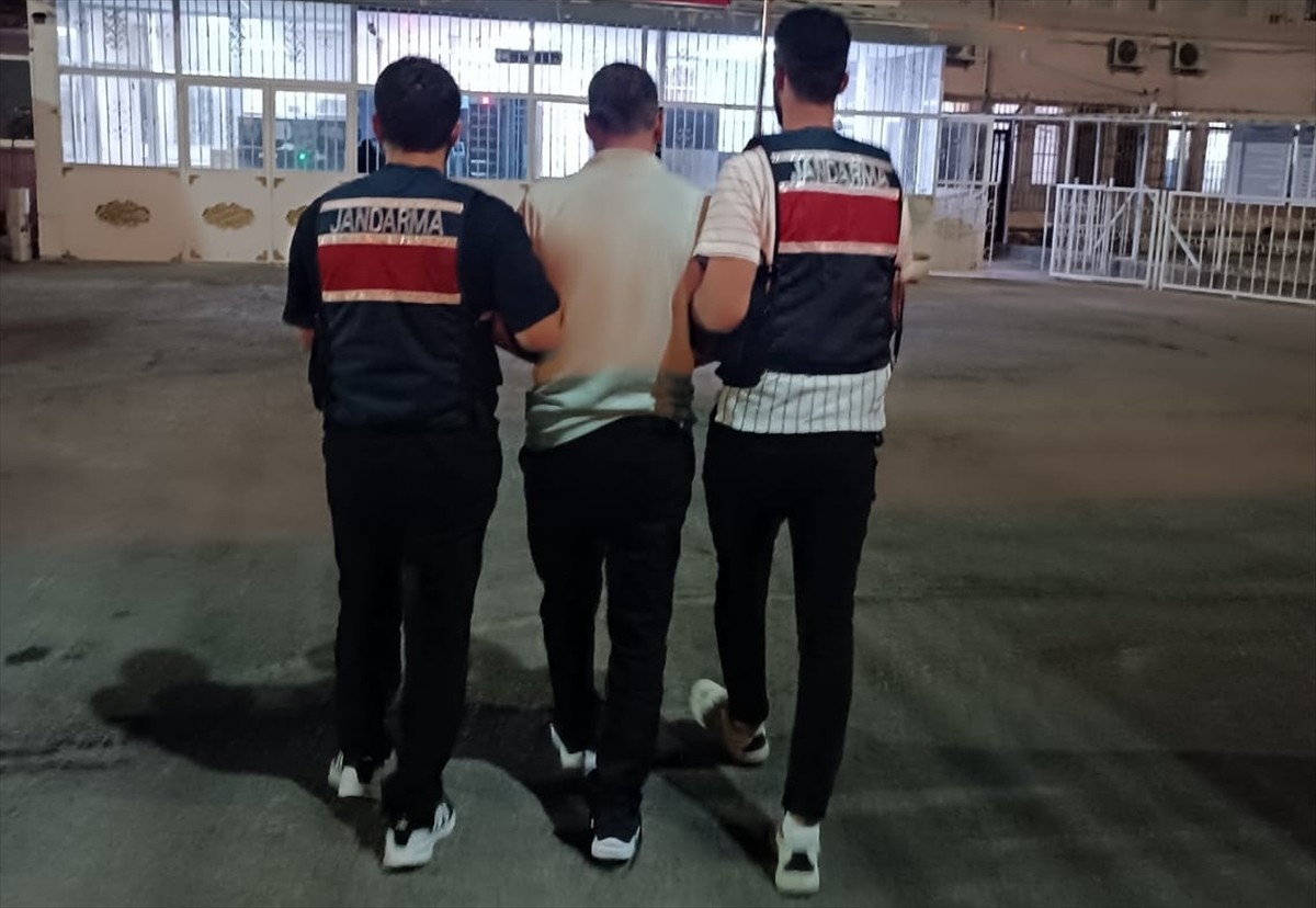 Terör örgütü DEAŞ üyesi olduğu gerekçesiyle Interpol tarafından kırmızı bültenle aranan yabancı...