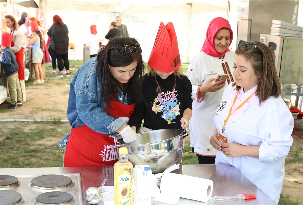 Topraktan Sofraya Edirne Gastronomi Festivali'nde "Minik Eller, Yufka Yürekler - Anne ve Çocuk...